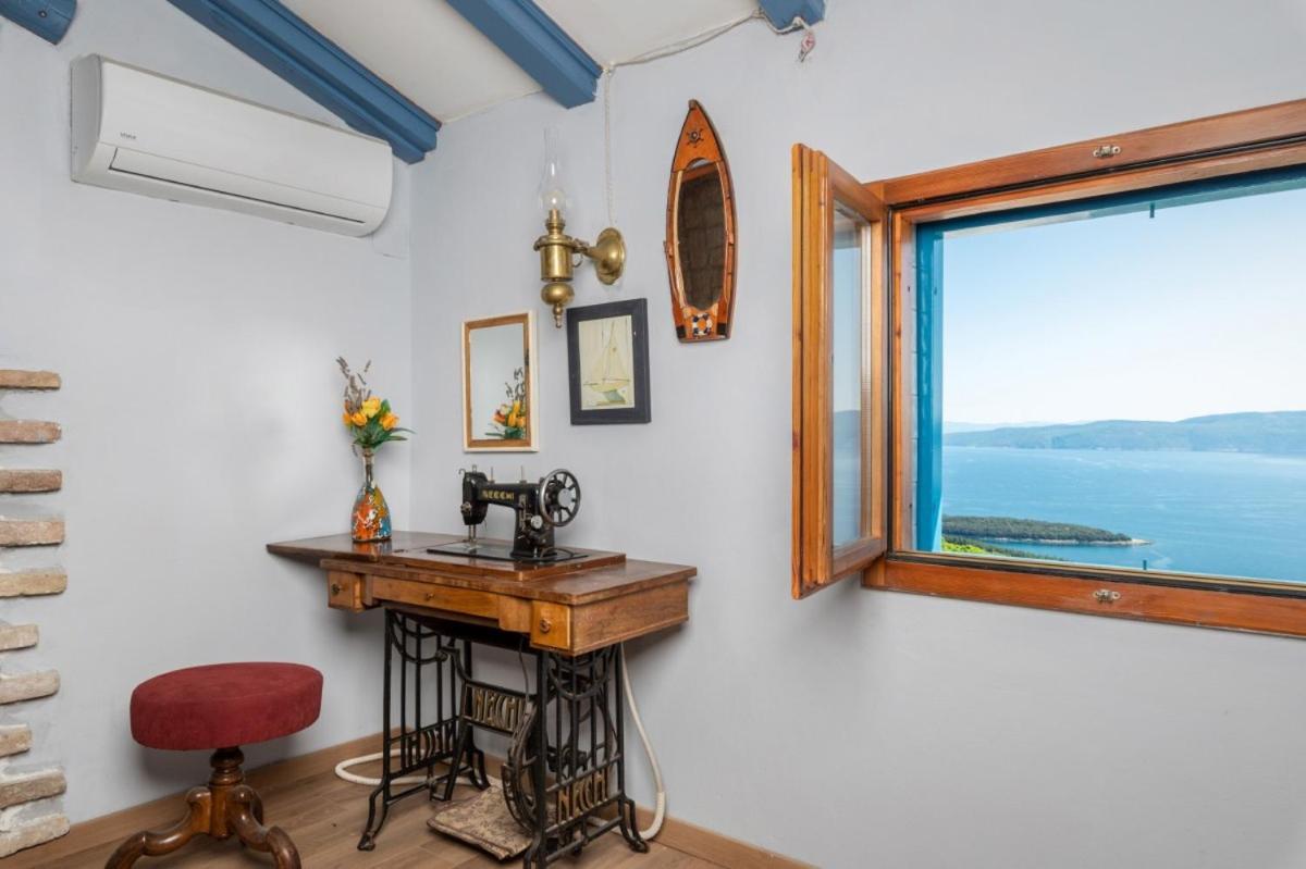 Vila Crni In Crni - Haus Fuer 6 Personen Labin  Exteriér fotografie